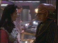 Keiko erzählt Rom von der neuen Schule.