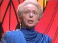 Die bajoranische Vermittlerin Renora.