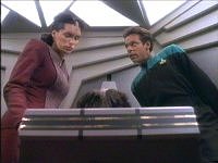 Kajada und Bashir untersuchen Vantika.