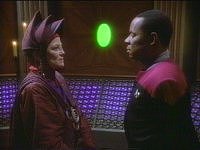 Sisko trifft sich mit Vedek Winn.