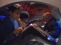 Versteckt in Leitungsschächten genießt man die Kampfrationen.