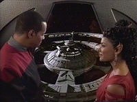 Sisko zeigt Fenna die Raumstation.