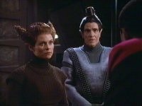 Botschafterin E'Tyshra und Botschafter Sharat haben schlechte Nachrichten.