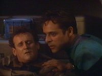 Bashir kümmert sich um O'Brien.