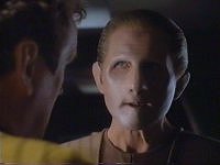 O'Brien bittet Odo um Hilfe.