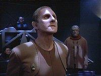 Odo tritt für O'Brien vor dem Gericht ein.