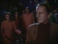 Odo im Gespräch mit seinem Volk.