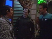 T'Rul ist sauer, da die Romulaner nicht an den Verhandlungen teilnehmen dürfen.