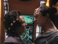 Korinas verbietet Dukat, ins Orias System zu fliegen.