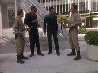Sisko und Bashir landen im Jahr 2024