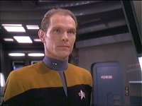 Commander Eddington gesteht eine Sabotage.