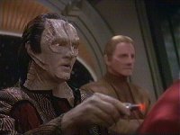 Garak hört zufällig mit