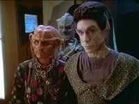 Ishka und Yelgrun verhandeln mit den Ferengi.
