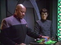 Sisko spielt Vreenak die Aufzeichnung vor