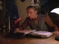 Die Pah-Geister lassen Dukat erblinden.