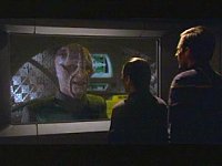 Hoshi spricht ohne Universalübersetzer mit einem Captain der Axanar.