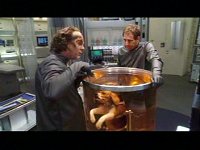 Archer und Phlox führen eine Transplantation an Porthos durch.