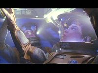 T'Pol und Reed deaktivieren den Warp-Antrieb.