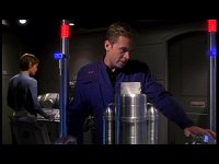 Trip und T'Pol versuchen Trellium-D zu synthetisieren.