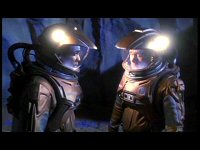 Travis und Trip auf dem Asteroiden.