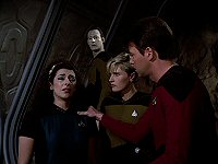 Troi spürt einen großen Schmerz, Traurigkeit, Verzweiflung.