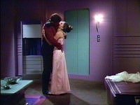 Riker soll eine Affäre mit Manua gehabt haben.