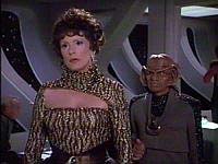 DaiMon Tog verehrt Lwaxana.