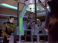 Data verbindet sich mit Picard.