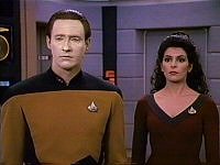 Data erklärt der Crew, was wirklich geschehen ist