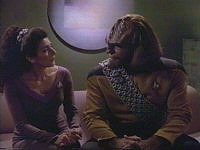 Worf holt sich Rat bei Counselor Troi