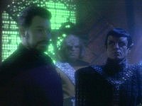 Riker, Worf und Mirok auf dem romulanischen Schiff.