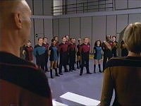 Picard tritt sein Kommando auf der Enterprise an.