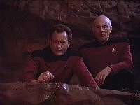 Q und Picard betrachten das Nichtentstehen des Lebens.