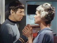 Christine Chapel gesteht Spock ihre Liebe.