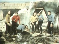 Das Außenteam findet die Kolonie auf Cestus III vollkommen zerstört vor.