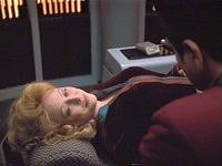 Kellin erklärt Chakotay, dass sie in ihn verliebt ist.