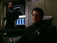 Kashyk führt erneut eine Inspektion auf der Voyager durch